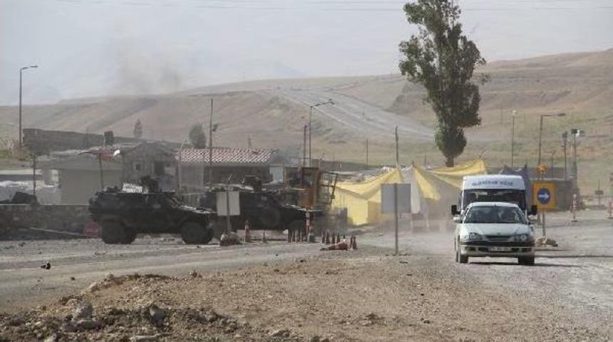 Başkale'de Pkk'dan Karakola Bombalı Ara&ccedil;la Intihar Saldırısı