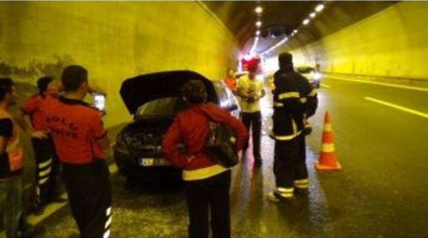 Bolu Dağı T&uuml;neli&rsquo;nde Ara&ccedil; Yangını Korkuya Neden Oldu