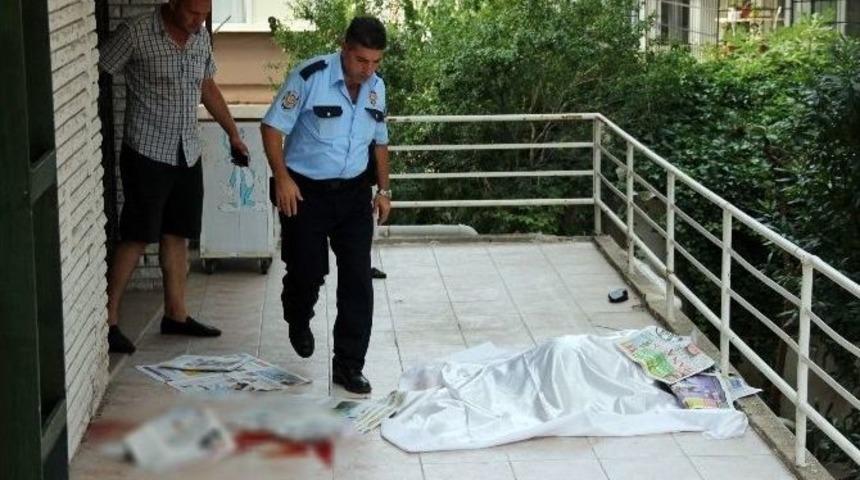 Emekli &Ouml;ğretmen Balkondan D&uuml;ş&uuml;p &Ouml;ld&uuml;