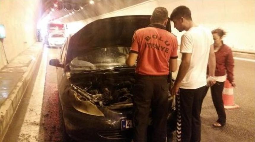 Bolu T&uuml;neli'nde Motoru Alev Alan Otomobil Yandı