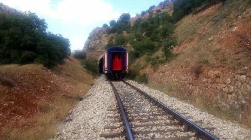 Erzincan'da Y&uuml;k Trenine Bombalı Saldırı (2)