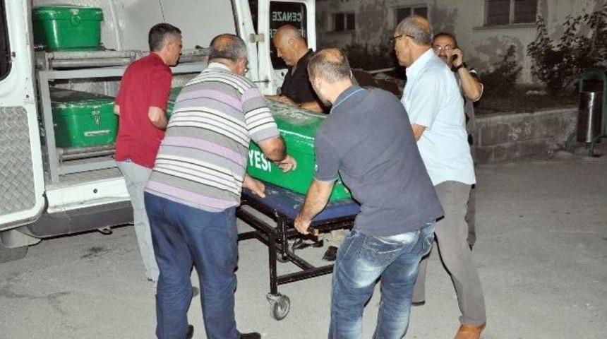 Cinnet Ge&ccedil;iren Baba Dehşet Sa&ccedil;tı