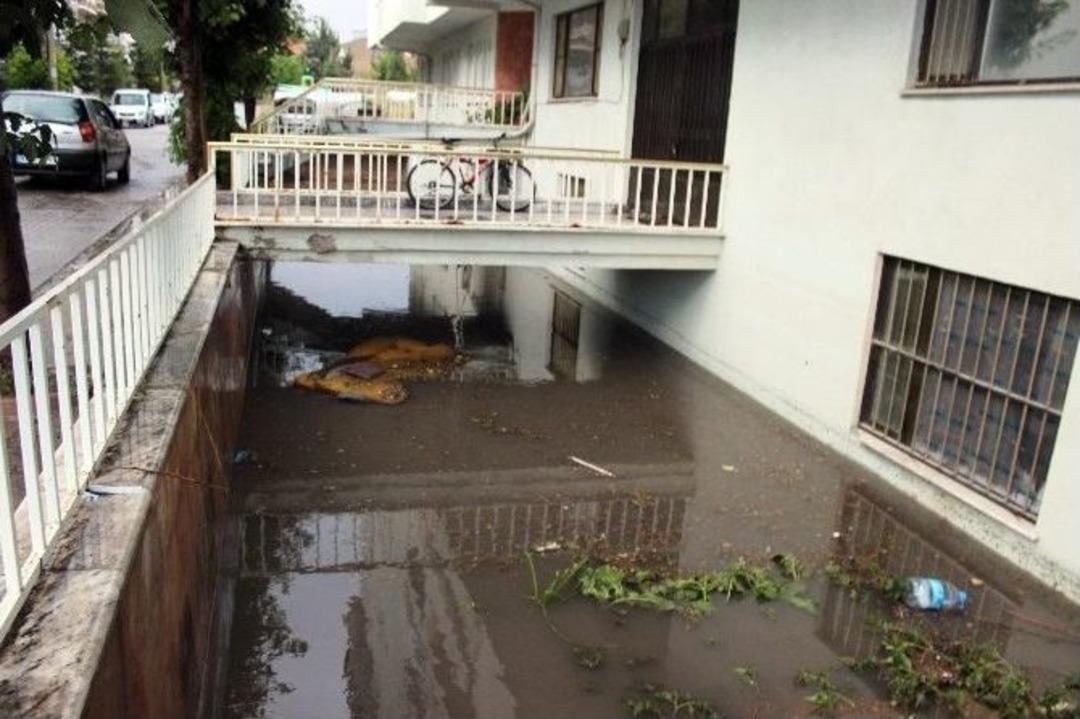 Tavşanlı&rsquo;da Şiddetli Yağış Etkili Oldu
