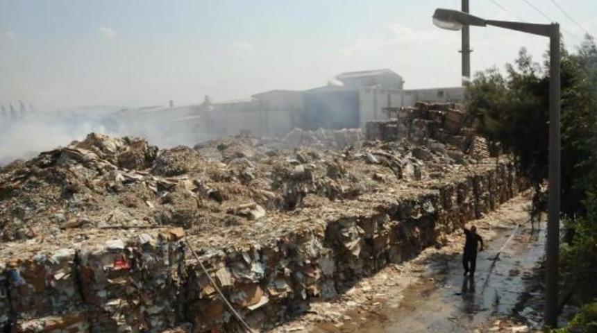 Kahramanmaraş'ta Atık Kağıt Fabrikasında Yangın (3)