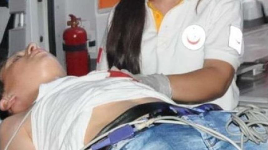 Suriyeli &Ccedil;ocuk Kavgada Kalbinden Bı&ccedil;aklandı