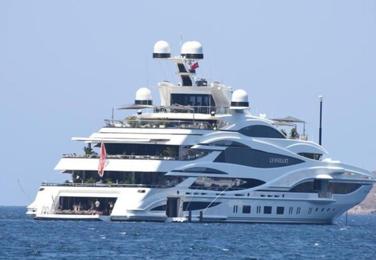 D&uuml;nyanın en yakışıklı mahkumu Jeremy Meeks mega yatla Bodrum'da 