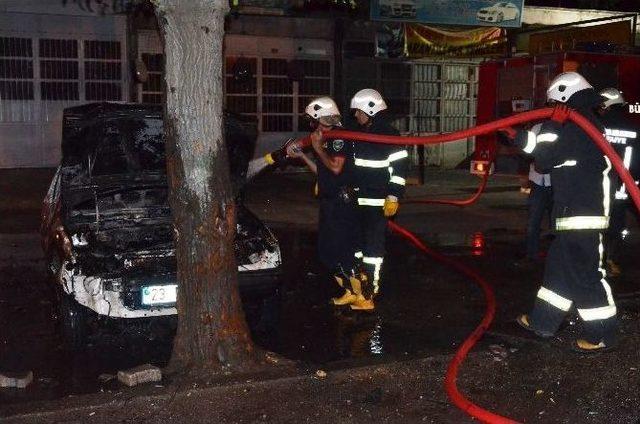 Malatya’da 2 Aracın Yanması Polisi Alarma Geçirdi