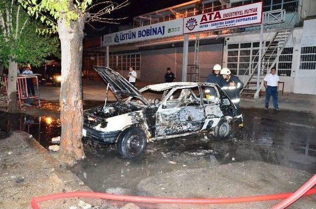 Malatya’da 2 Aracın Yanması Polisi Alarma Geçirdi