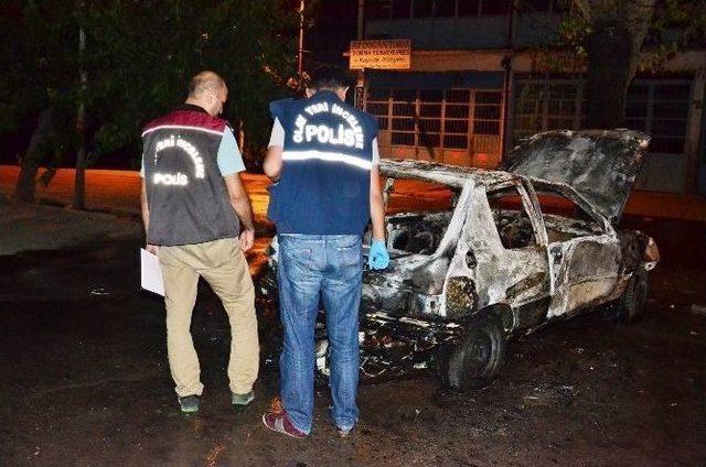 Malatya’da 2 Aracın Yanması Polisi Alarma Geçirdi