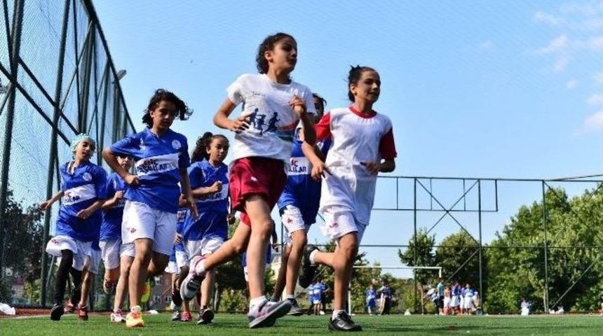 Atletizmde T&uuml;rkiye &Uuml;&ccedil;&uuml;nc&uuml;s&uuml; Beyoğlu Yaz Spor Okullarından &Ccedil;ıktı