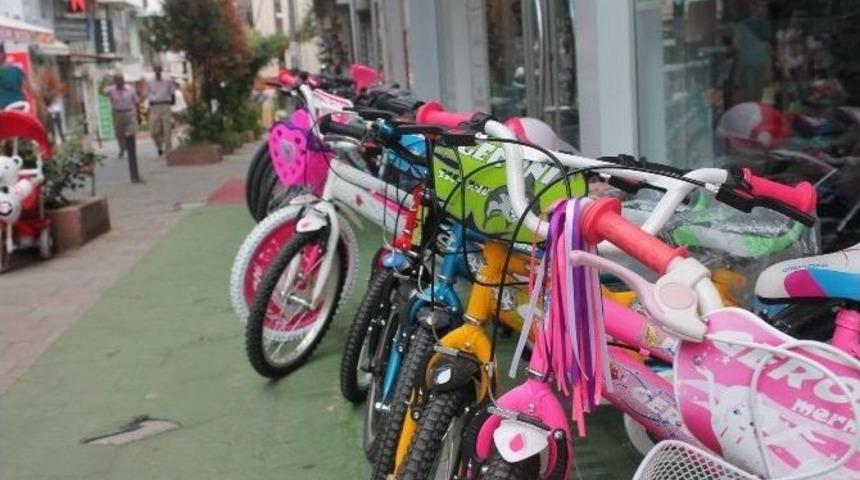 Bisiklet Satışları Esnafın Y&uuml;z&uuml;n&uuml; G&uuml;ld&uuml;rd&uuml;
