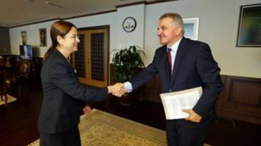 Rekt&ouml;r Elmas, Bakan Ayşenur İslam&rsquo;ı Ziyaret Etti