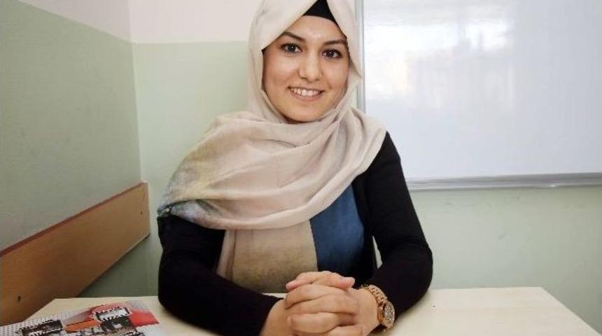 &Ouml;ğretmenlik Yolunda &Ouml;rnek Başarı