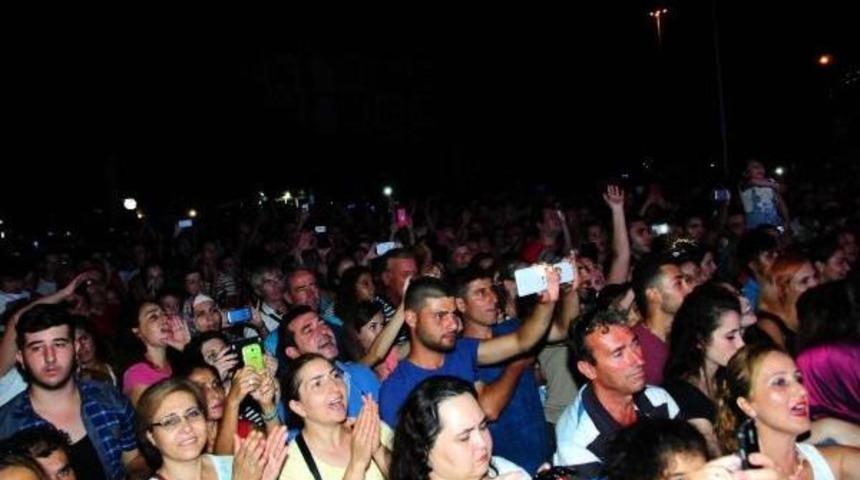 Nil&uuml;fer, &Ccedil;anakkale'den Barış &Ccedil;ağrısı Yaptı