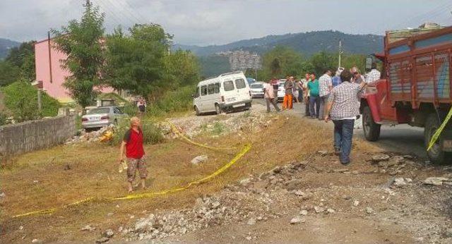 Eşini Beklerken Otomobil Çarpan Kadın Öldü