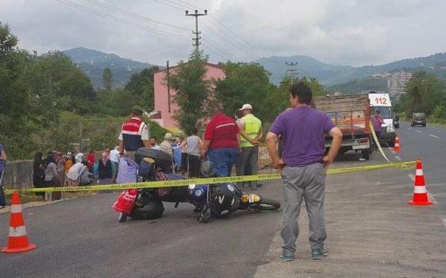 Eşini Beklerken Otomobil Çarpan Kadın Öldü