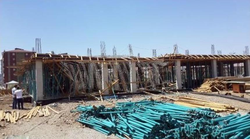 Beton Kalıp &Ccedil;&ouml;kt&uuml;: 3 Iş&ccedil;i Yaralı