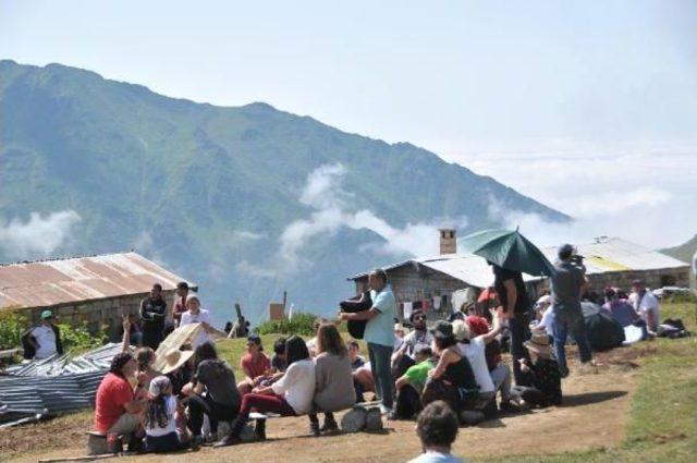 Road Project Protesters Searched By Authorities In Northern Turkey