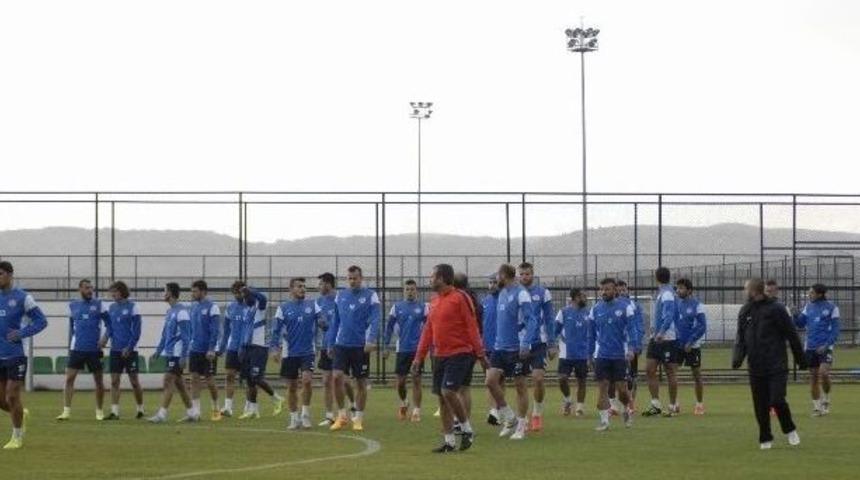 Antalyaspor Yeni Sezon Hazırlıklarını Yağmur Altında S&uuml;rd&uuml;rd&uuml;