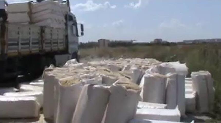 Tır'da Saman Altından 38 Bin 500 Paket Ka&ccedil;ak Sigara &Ccedil;ıktı