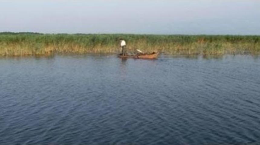 Akg&ouml;l Ve Simenit G&ouml;l&uuml;&rsquo;nde &lsquo;ağ Temizliği&rsquo;