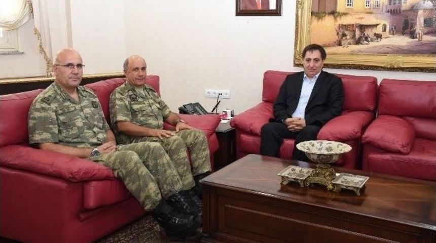 Komutanlardan Vali K&uuml;&ccedil;&uuml;k&rsquo;e Ziyaret