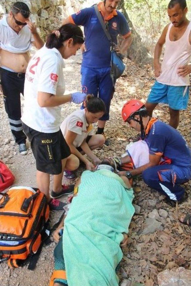 Fethiye’de Kayalıklara Düşen Tatilciyi Umke Ekipleri Kurtardı