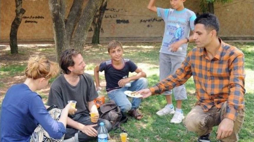 &ldquo;barış&rdquo; İ&ccedil;in Mevlit Okutup, Pasta Dağıttı