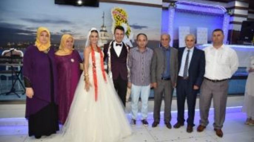 Başkan &Uuml;z&uuml;lmez Vatandaşları Yalnız Bırakmıyor