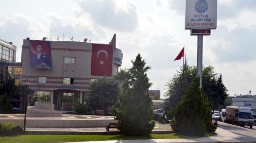 Belediye Yanındaki Ş&uuml;pheli &Ccedil;antadan Kıyafet &Ccedil;ıktı