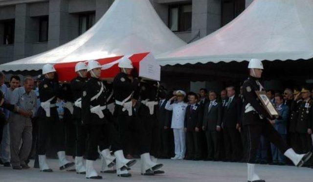 Fotoğraflar // Şehit Emniyet Müdürü Beyazıt Çeken Için Tören...