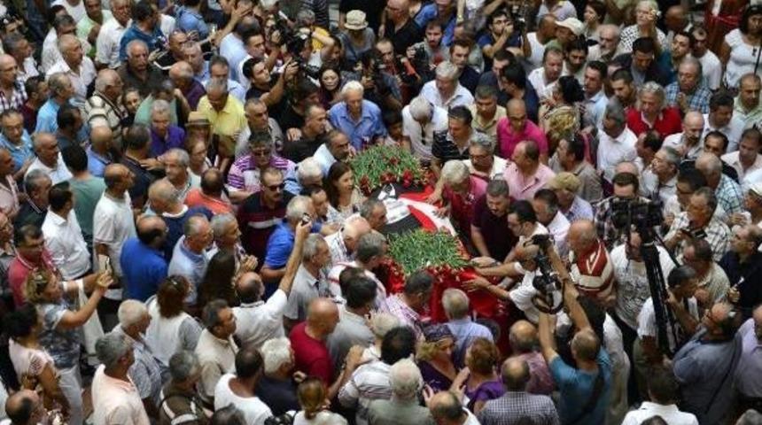 Fikret Otyam Cemevinden T&uuml;rk&uuml;lerle Uğurlandı (2)