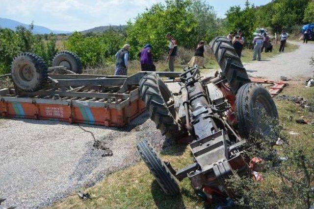 Karabük'te Traktör Devrildi: 1 Ölü, 10 Yaralı