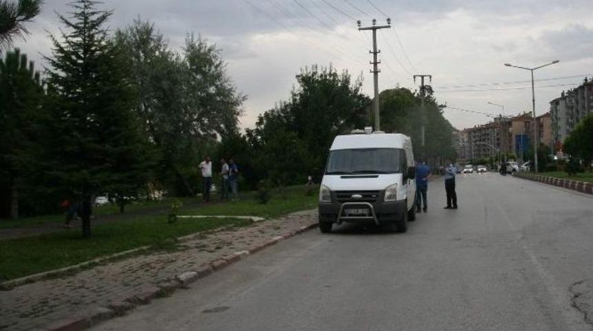 Afyonkarahisar&rsquo;da &ldquo;bomba&rdquo; Alarmı Karayolunu Trafiğe Kapattı
