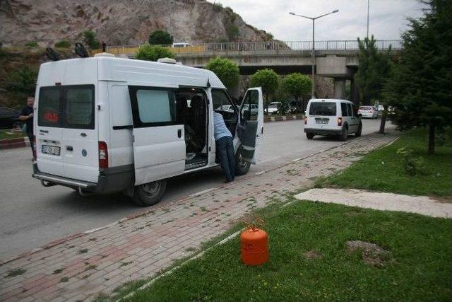 Afyonkarahisar’da “bomba” Alarmı Karayolunu Trafiğe Kapattı