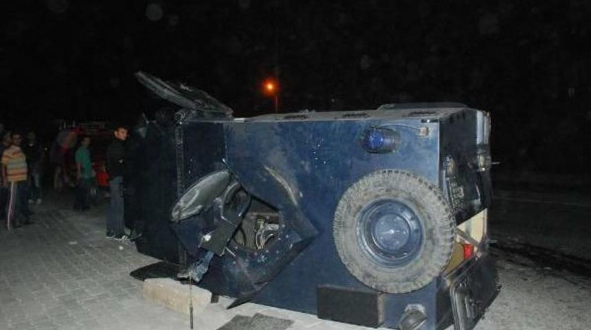 Bitlis'te Polis Noktasına Saldırı D&uuml;zenlendi, B&ouml;lgeye Giden Polis Aracı Kaza Yaptı: 2'si Polis 3 Yaralı