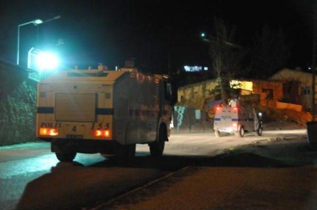 Hakkari'de Polis Lojmanlarına Bombalı Saldırı