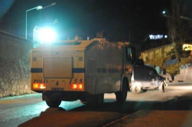 Hakkari'de Polis Lojmanlarına Bombalı Saldırı