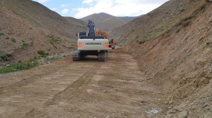 Erciş&rsquo;te Yol Yapım &Ccedil;alışması