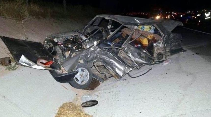 Konya&rsquo;da İki Otomobil &Ccedil;arpıştı: 1 &Ouml;l&uuml;, 1 Yaralı