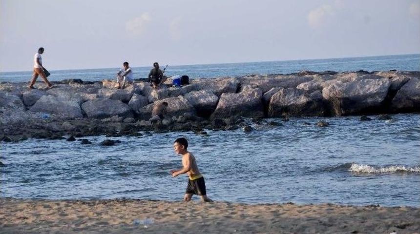 Giresun&rsquo;da "cankurtaranın Olmadığı Yerde Denize Girmeyin" Uyarısı