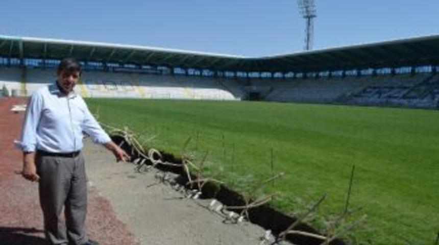 Kazım Karabekir Stadı Kışın Da Yeşil Olacak