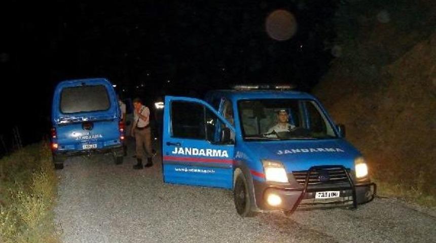 D&ouml;vd&uuml;kleri Gencin Yakınlarını &Ccedil;ağırtıp Ateş A&ccedil;tılar