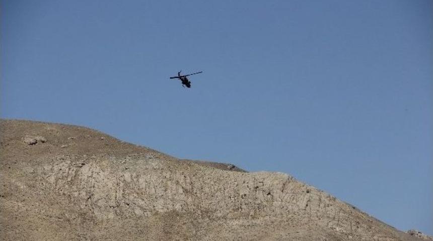 Hakkari-&ccedil;ukurca Karayoluna D&ouml;şenen Mayınlar İmha Ediliyor