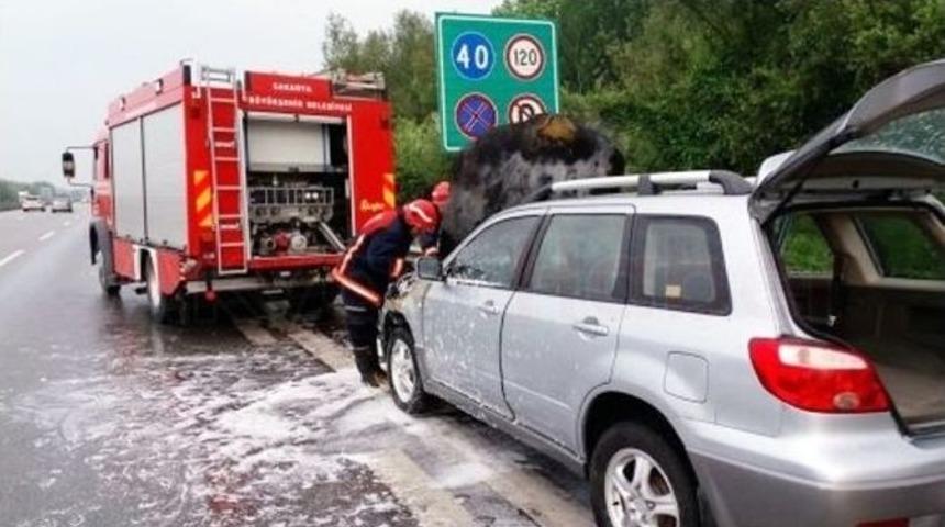 Libya Başkonsolosluğuna Ait Ara&ccedil; Alev Aldı