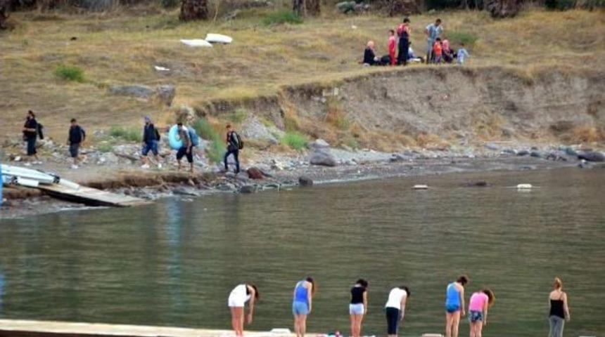 Bodrum'da M&uuml;lteci Botu Battı (2)