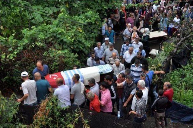 T&uuml;nel Inşaatında &Ouml;len Iş&ccedil;i Toprağa Verildi 2