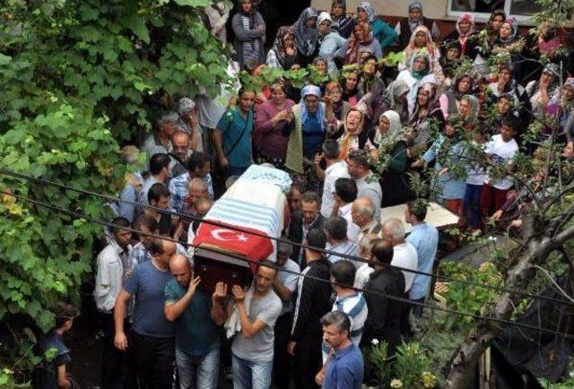 T&uuml;nel Inşaatında &Ouml;len Iş&ccedil;i Toprağa Verildi 3