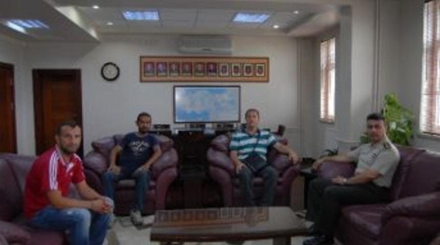 Gazetecilerden Komutana Ziyaret