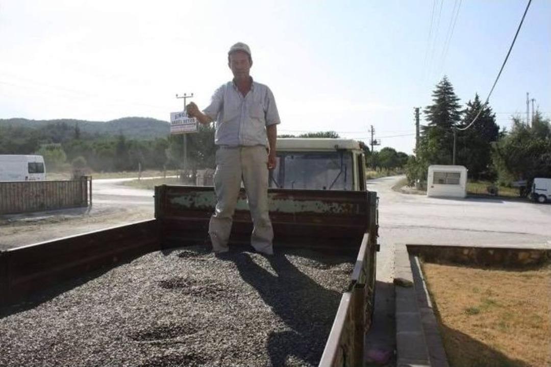 Keşan&rsquo;da Yılık İlk Ay&ccedil;i&ccedil;eği 2,50 Tl&rsquo;den Satıldı